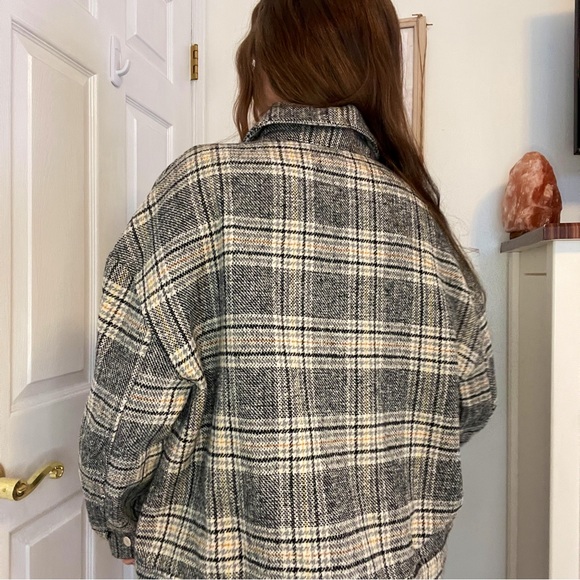 FASHION ON EARTH Plaid zip up coat with front pockets size Large - Picture 3 of 8